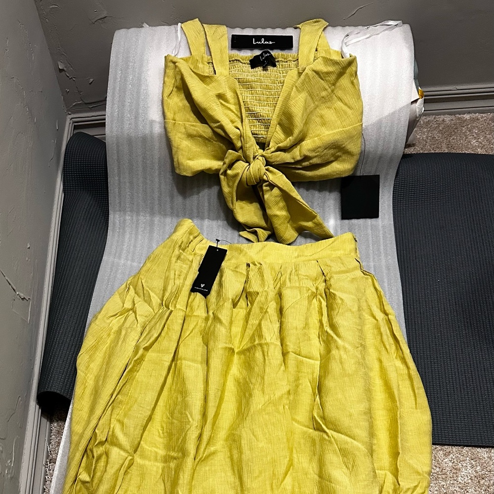 NEW - Lulus Two Pieces set Skirt and Cropped